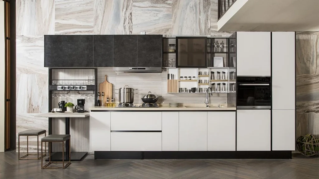 Tủ bếp màu trắng kết hợp với màu đen huyền bí