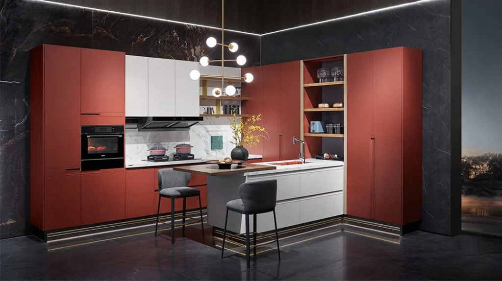 Tủ bếp màu đỏ trầm kết hợp với màu trắng