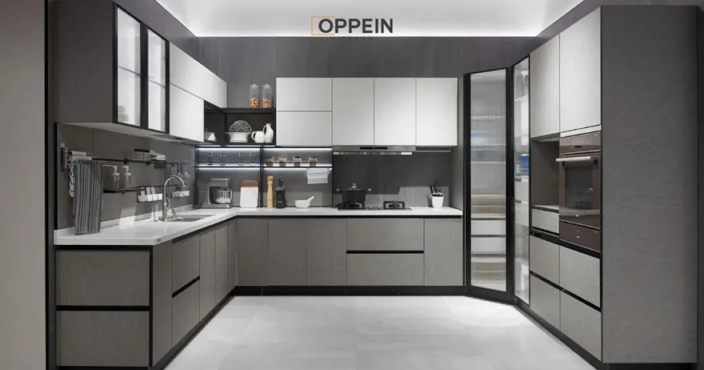 Mẫu tủ bếp đẹp chữ U kín