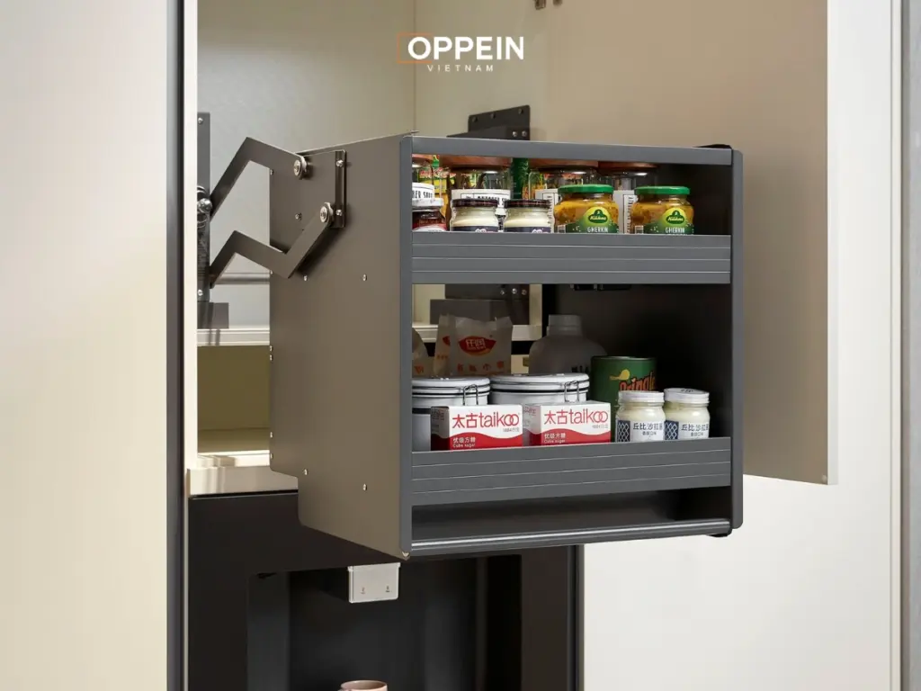 Bạn có thể sử dụng tay nâng tủ bếp giúp các vật dụng được gọn gàng và dễ lấy
