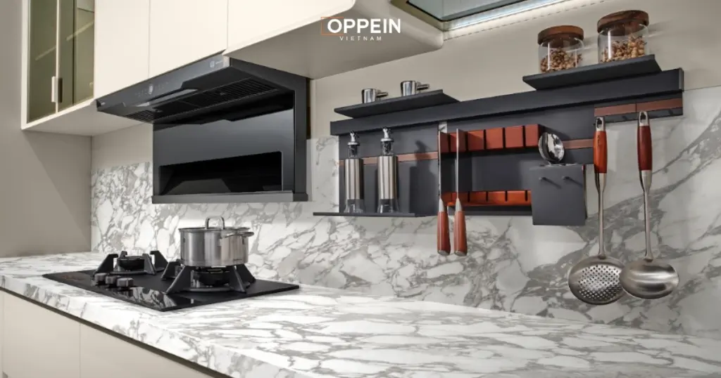 Khu nấu nướng giữ vai trò trung tâm trong quá trình chế biến