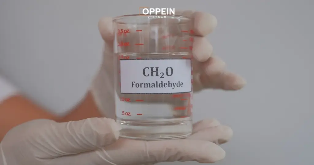 Formaldehyde là một hợp chất hóa học tồn tại ở dạng khí không màu, có mùi hắc đặc trưng