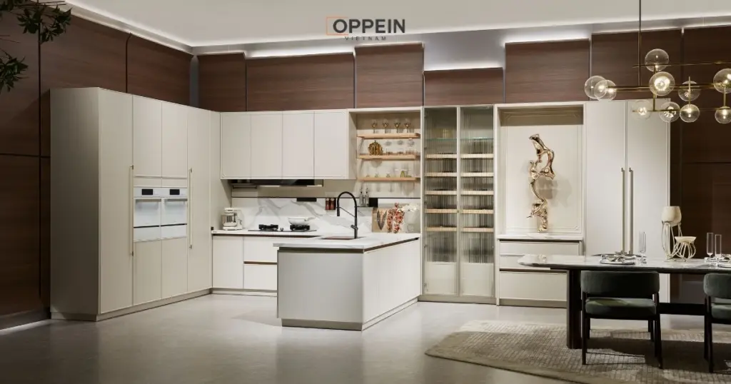 Mẫu tủ bếp chữ U phong cách tân cổ điển
