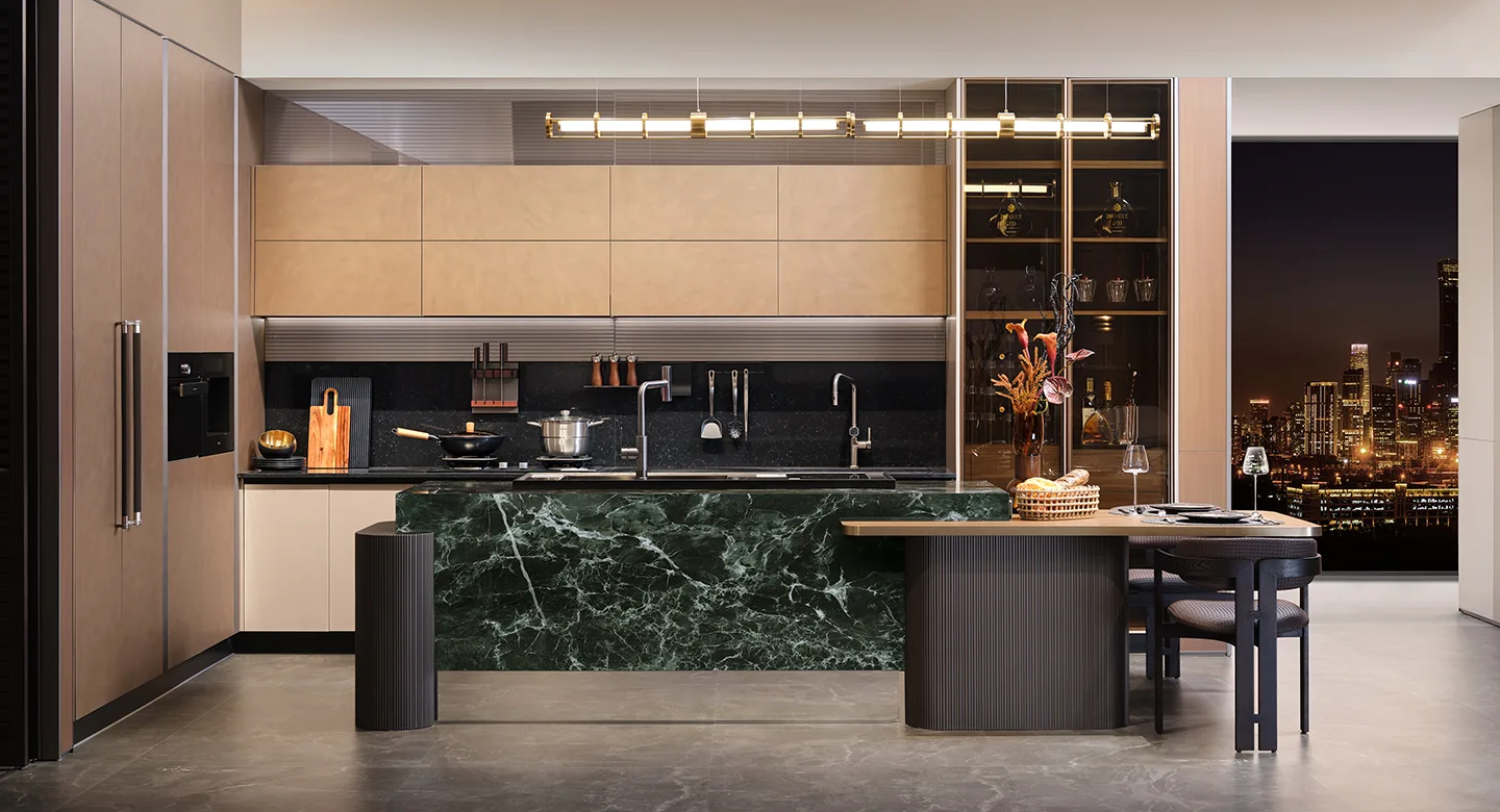 Tủ bếp cao cấp hiện đại màu đất với đảo bếp màu xanh – Golden Years