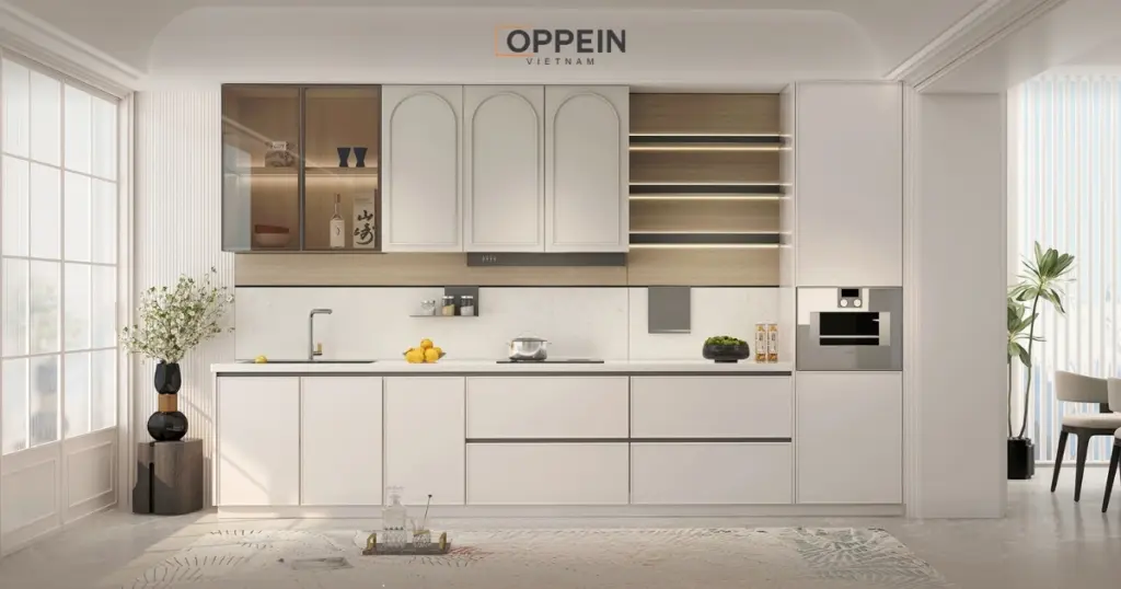 Tủ bếp màu trắng kết hợp với gam gỗ tự nhiên
