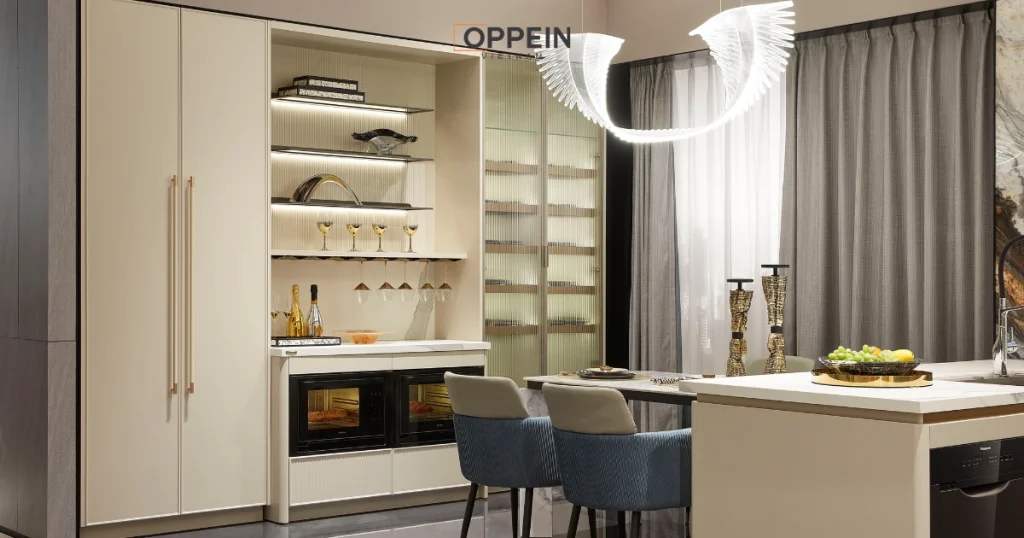 Tủ bếp kết hợp quầy bar/tủ trang trí